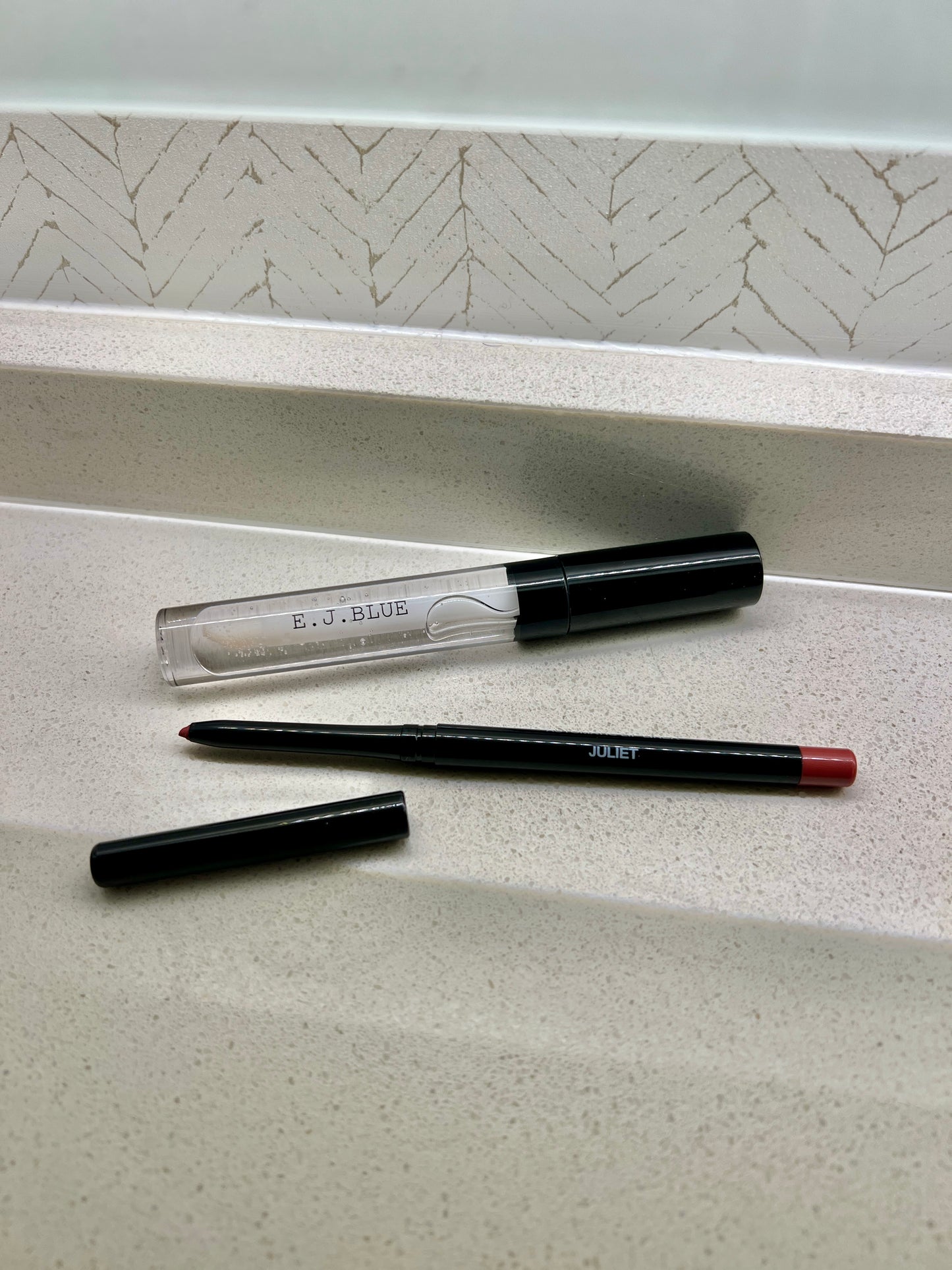 E.J.BLUE Plumping Lip Gloss